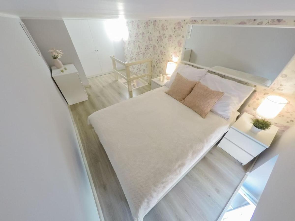 Apartmán Rynek 20/21 -cosy New On The Market Square - 4 Bedrooms - 8 People Vratislav