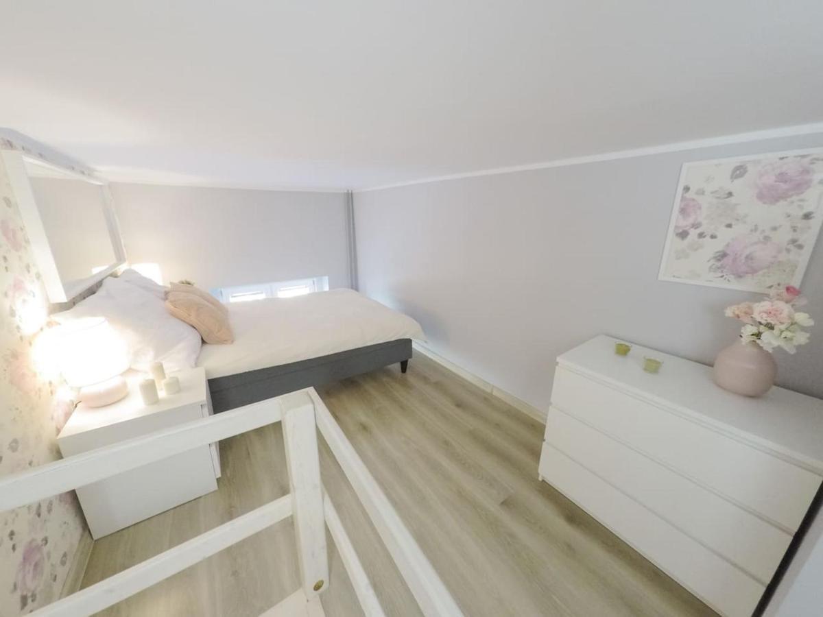Rynek 20/21 -cosy New On The Market Square - 4 Bedrooms - 8 People Vratislav